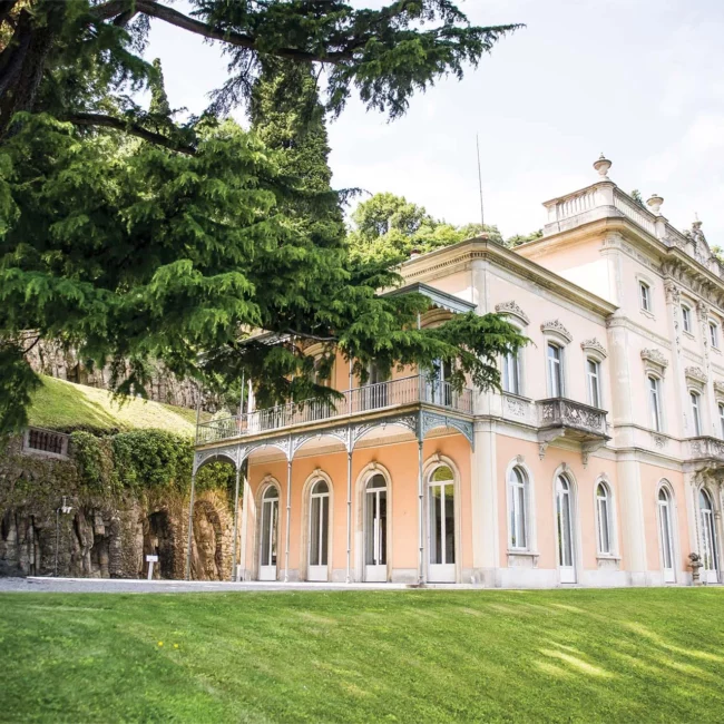 Villa del Grumello lake como