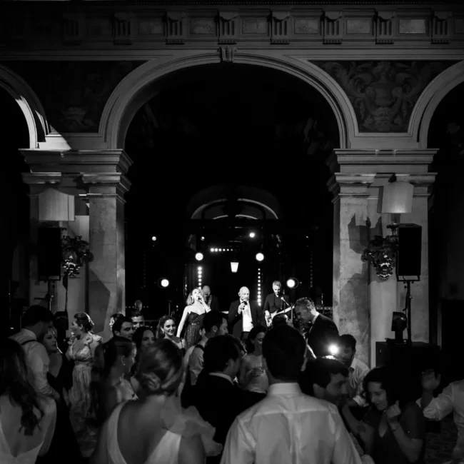 Glamourous wedding on lake Como